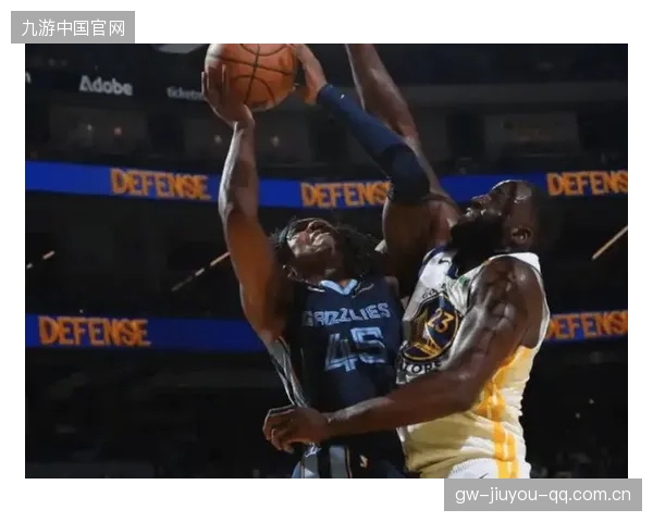 伦德伯格17分9篮板：勇士以不败之姿震撼湖人——NBA赛场的“魔力”与团队精神